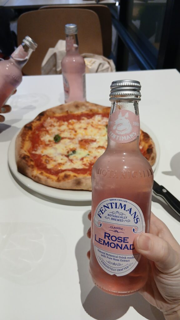 イギリスロンドン大英博物館│ピッツェリアピザ・ローズレモネード