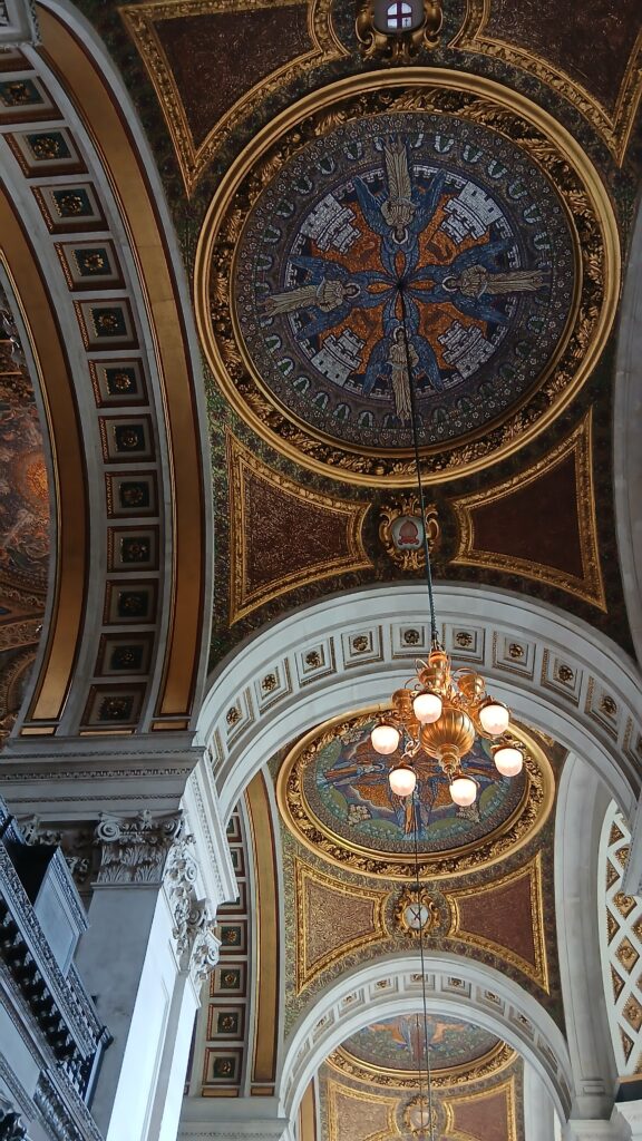 セントポール大聖堂天井の装飾や壁画