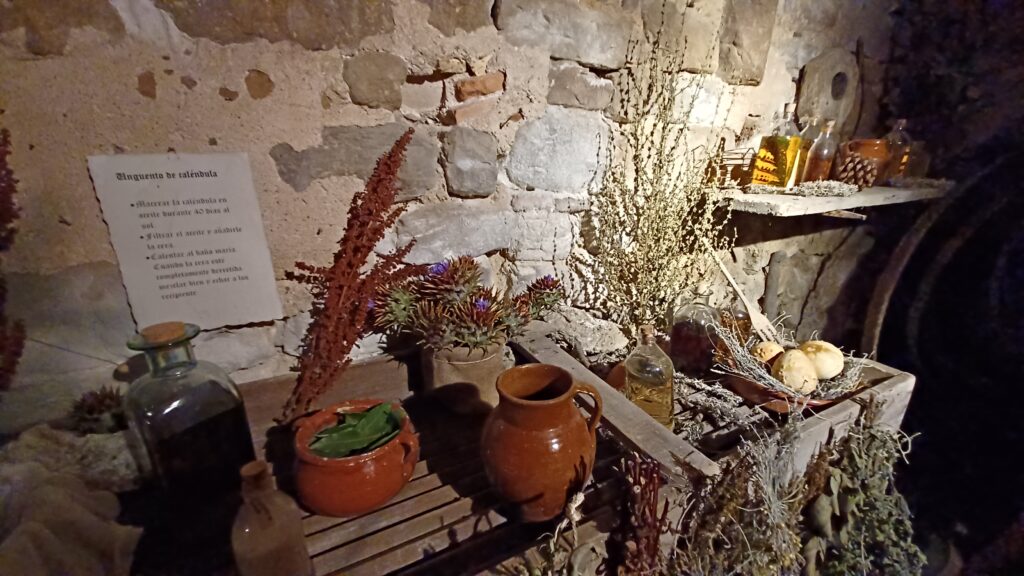 バルゴタの魔女のお祭り│魔女のお家のような装飾