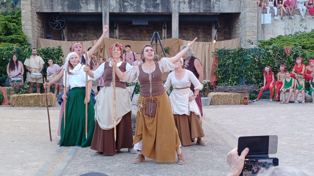 バルゴタの魔女のお祭り│魔女のお祭りの劇フィナーレ