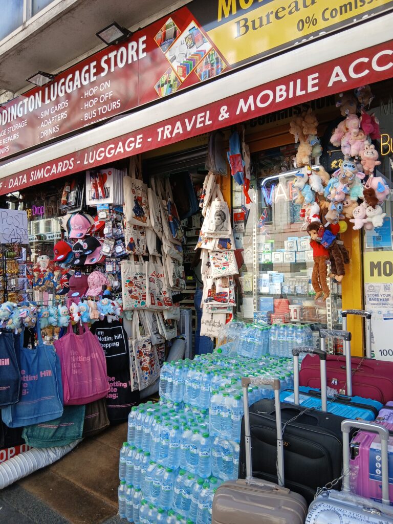 イギリスパディントン駅の荷物預けられるお店