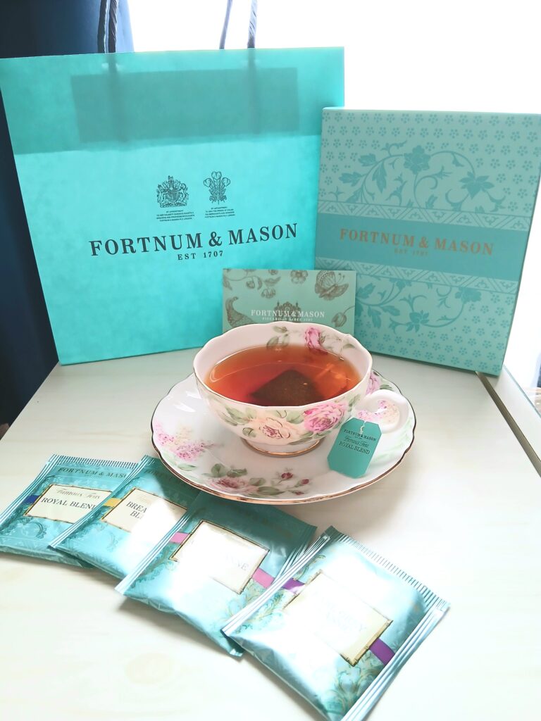フォートナム&メイソンのギフトセット│手提げバッグ・4種類×4袋のTea、実際に淹れた紅茶