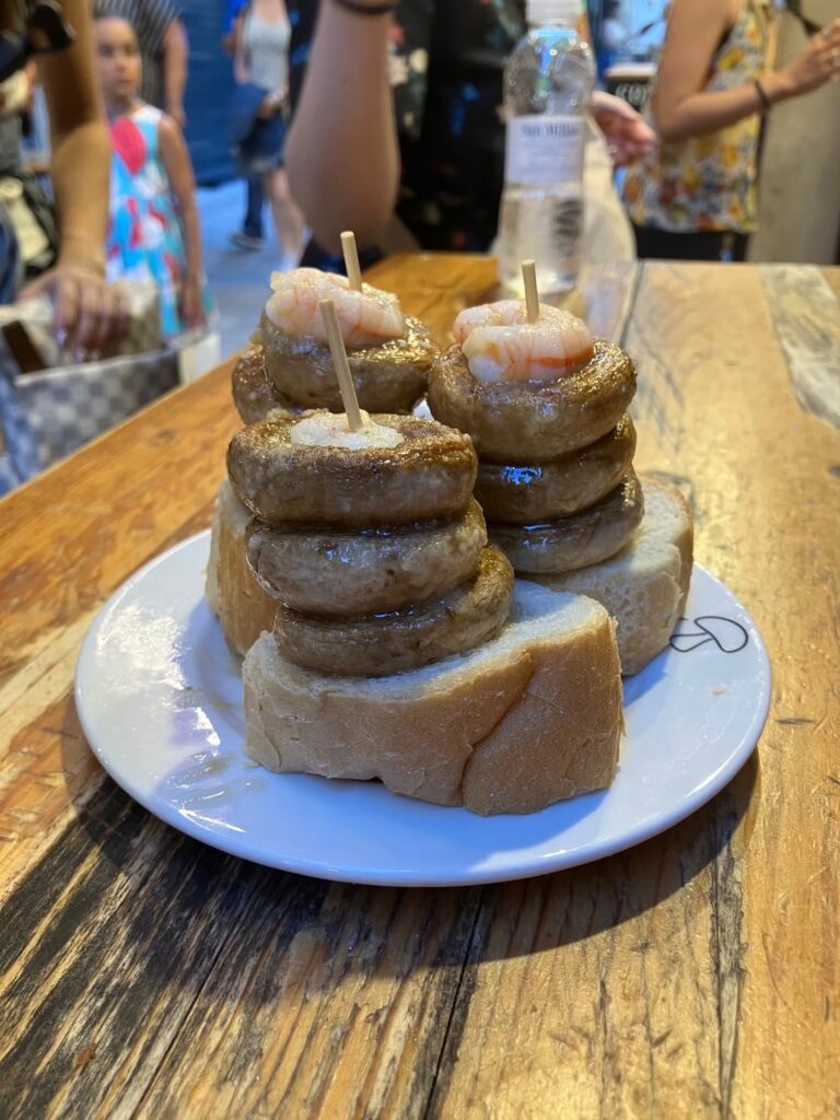 スペイン北部・ログローニョのバル街で味わった、マッシュルームのピンチョス。