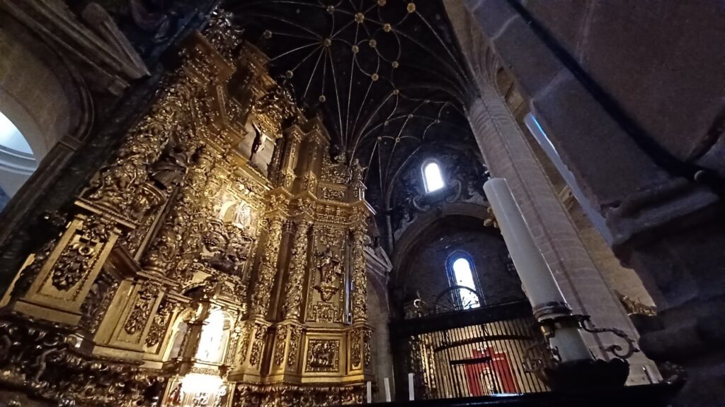 スペイン・ログローニョにある教会の内部
