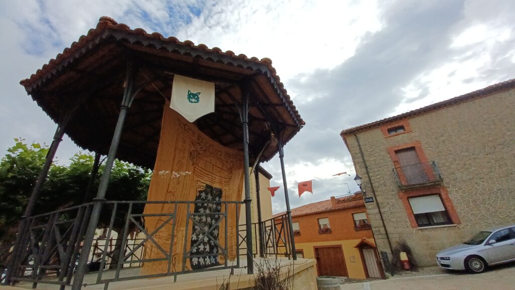 スペイン・バルゴタの街歩きで見た、東屋のような魔女祭りで舞台にもなっていた場所
