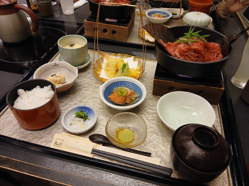 ホテルグリーンパーク津2F津みやびの松阪牛の朴葉焼き御膳